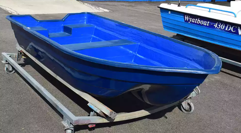 Стеклопластиковая лодка Neman-340 (тримаран) в Волгодонске