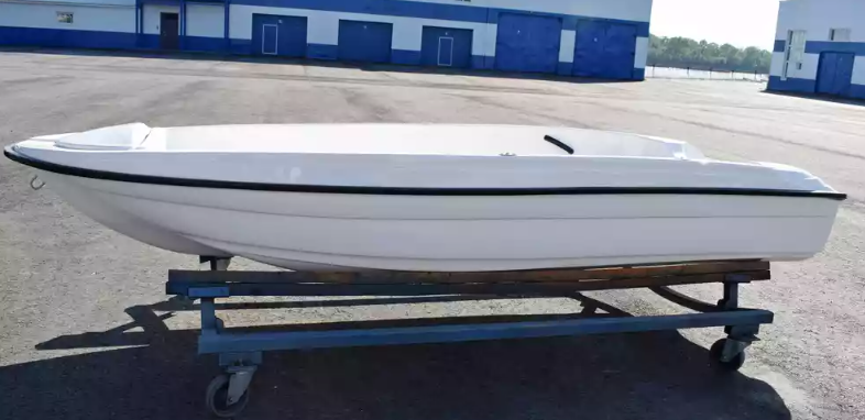 Стеклопластиковая лодка Пингвин (тримаран) в Волгодонске