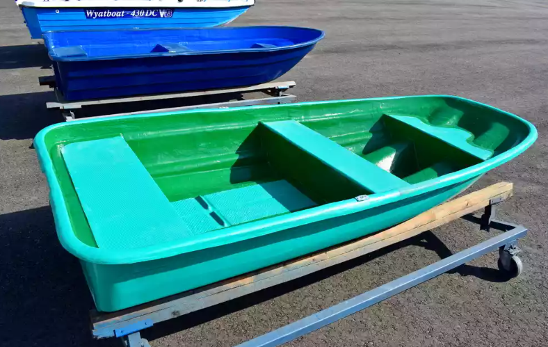 Стеклопластиковая лодка Старт (тримаран) в Волгодонске