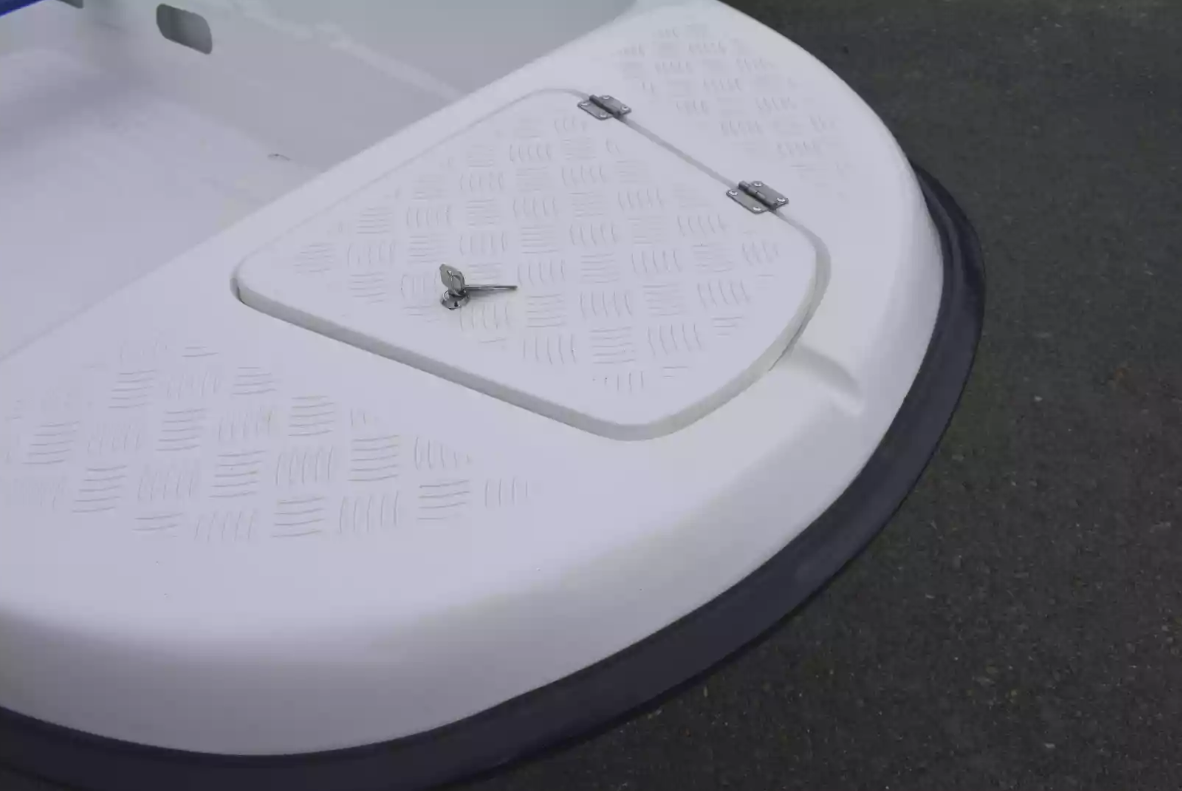 Стеклопластиковая лодка Пингвин New (тримаран) в Волгодонске