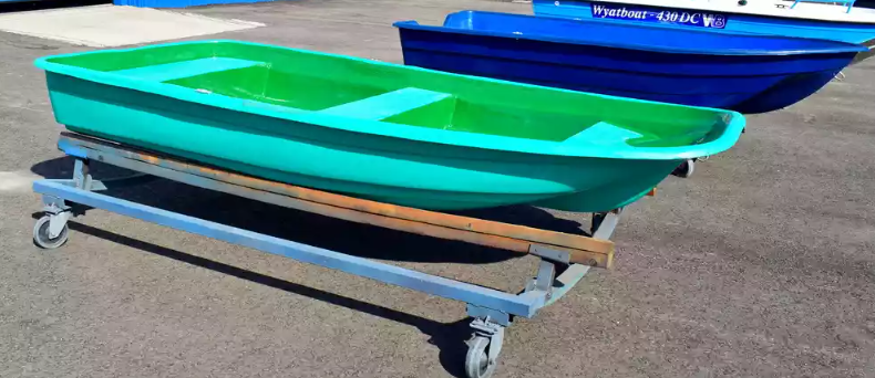 Стеклопластиковая лодка Старт (тримаран) в Волгодонске