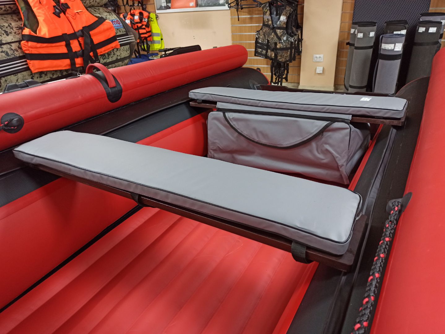 КОМПЛЕКТ МЯГКИХ НАКЛАДОК С СУМКОЙ ДЛЯ ЛОДОК 90Х20 СЕРЫЙ в Волгодонске