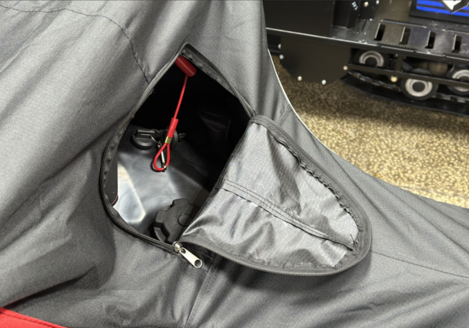 Чехол транспорт. снегохода IKUDZO HUNTER черно-красный Оксфорд ПРЕМИУМ качества с лого IKUDZO в Волгодонске