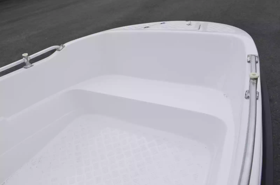 Стеклопластиковая лодка Пингвин New (тримаран) в Волгодонске