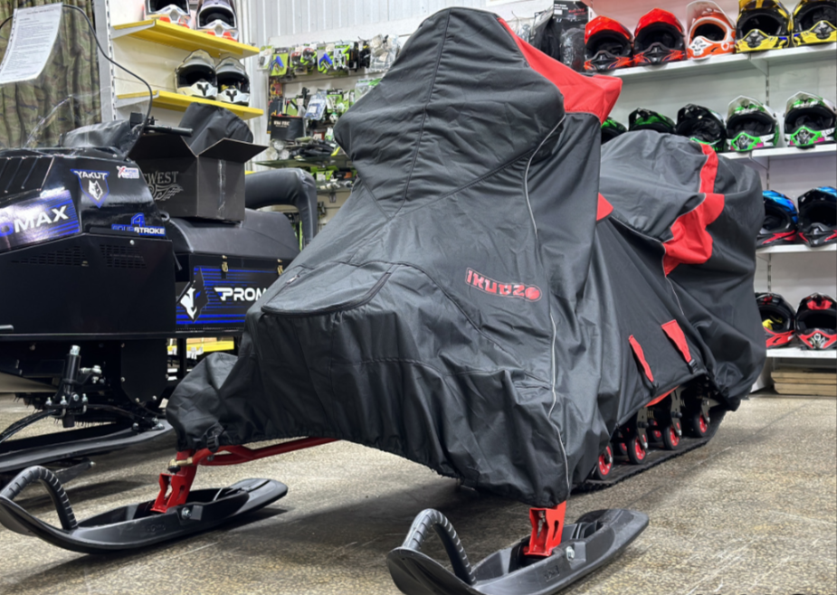 Чехол транспорт. снегохода IKUDZO HUNTER черно-красный Оксфорд ПРЕМИУМ качества с лого IKUDZO в Волгодонске