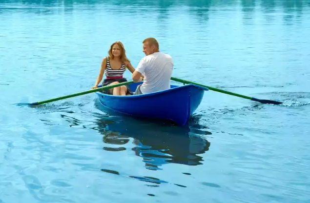 Стеклопластиковая лодка Дельфин в Волгодонске