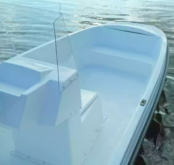 Стеклопластиковая лодка Пингвин с консолью (тримаран) в Волгодонске