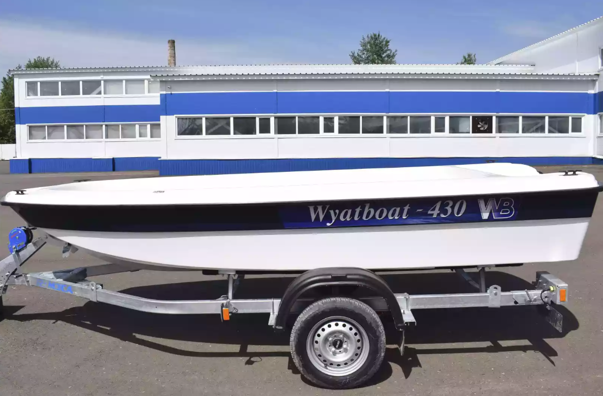 Стеклопластиковая лодка Wyatboat 430 тримаран в Волгодонске