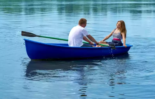 Стеклопластиковая лодка Дельфин в Волгодонске