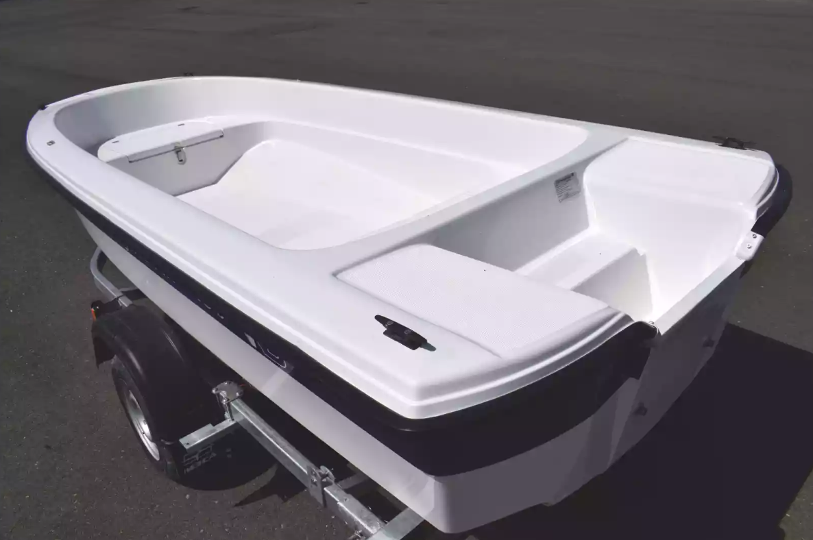 Стеклопластиковая лодка Wyatboat 430 тримаран в Волгодонске