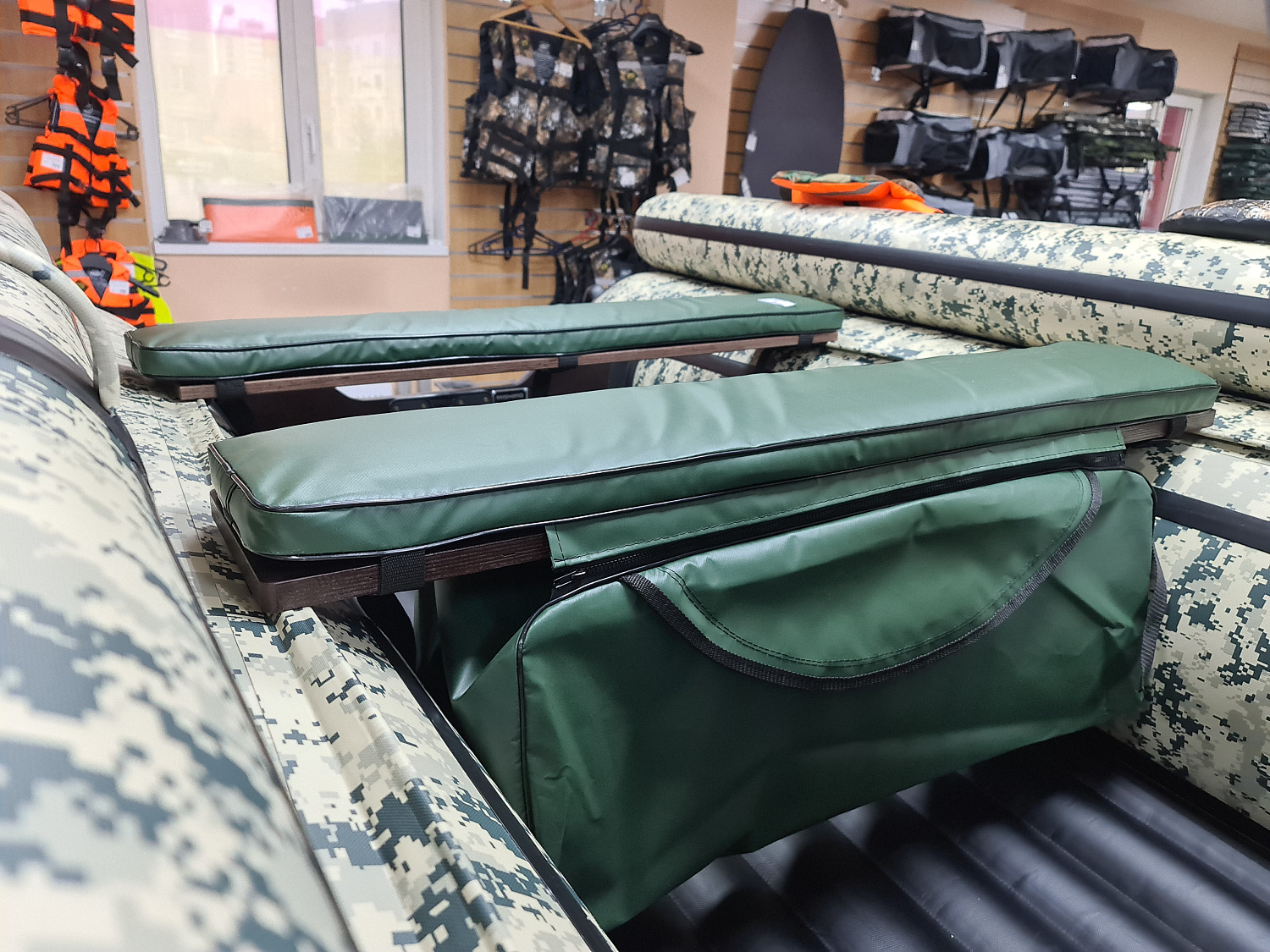 КОМПЛЕКТ МЯГКИХ НАКЛАДОК С СУМКОЙ ДЛЯ ЛОДОК 80Х20 ЗЕЛЕНЫЙ в Волгодонске